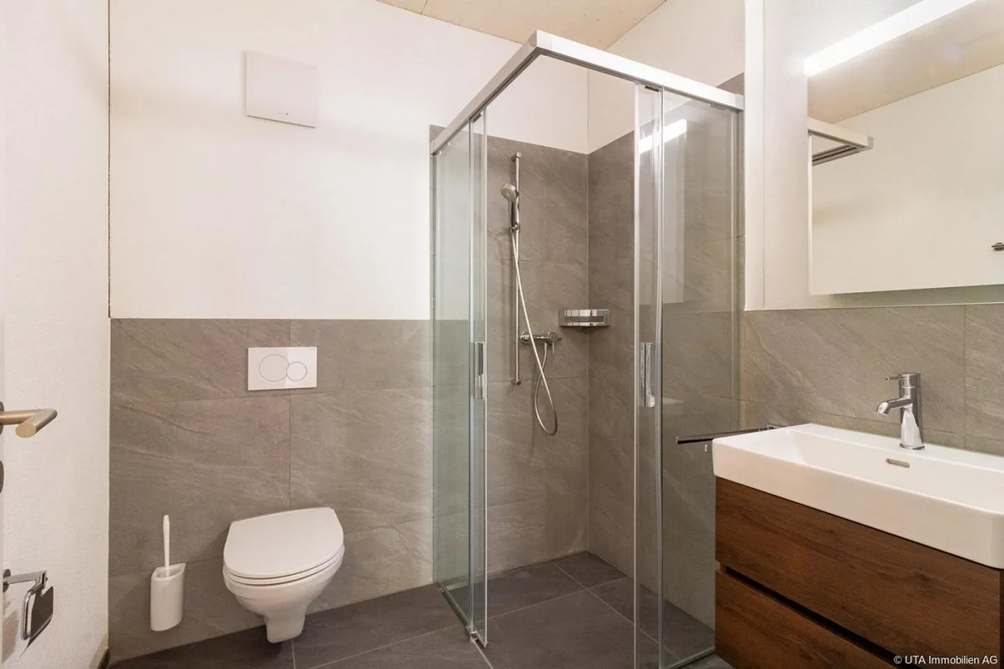 Newly built single-family house with generous space and more... - Photo 11 of 19