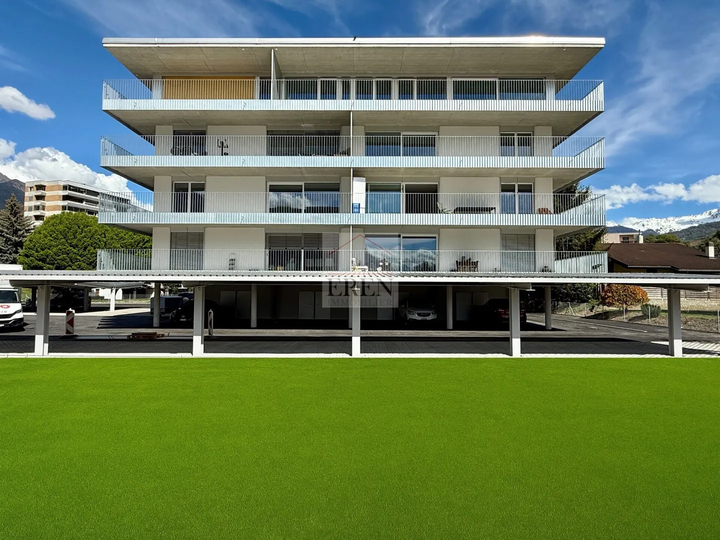 Attico panoramico 4,5 locali completamente vetrati con balcone-terrazza angolare di 72m2 - Foto 7 di 10