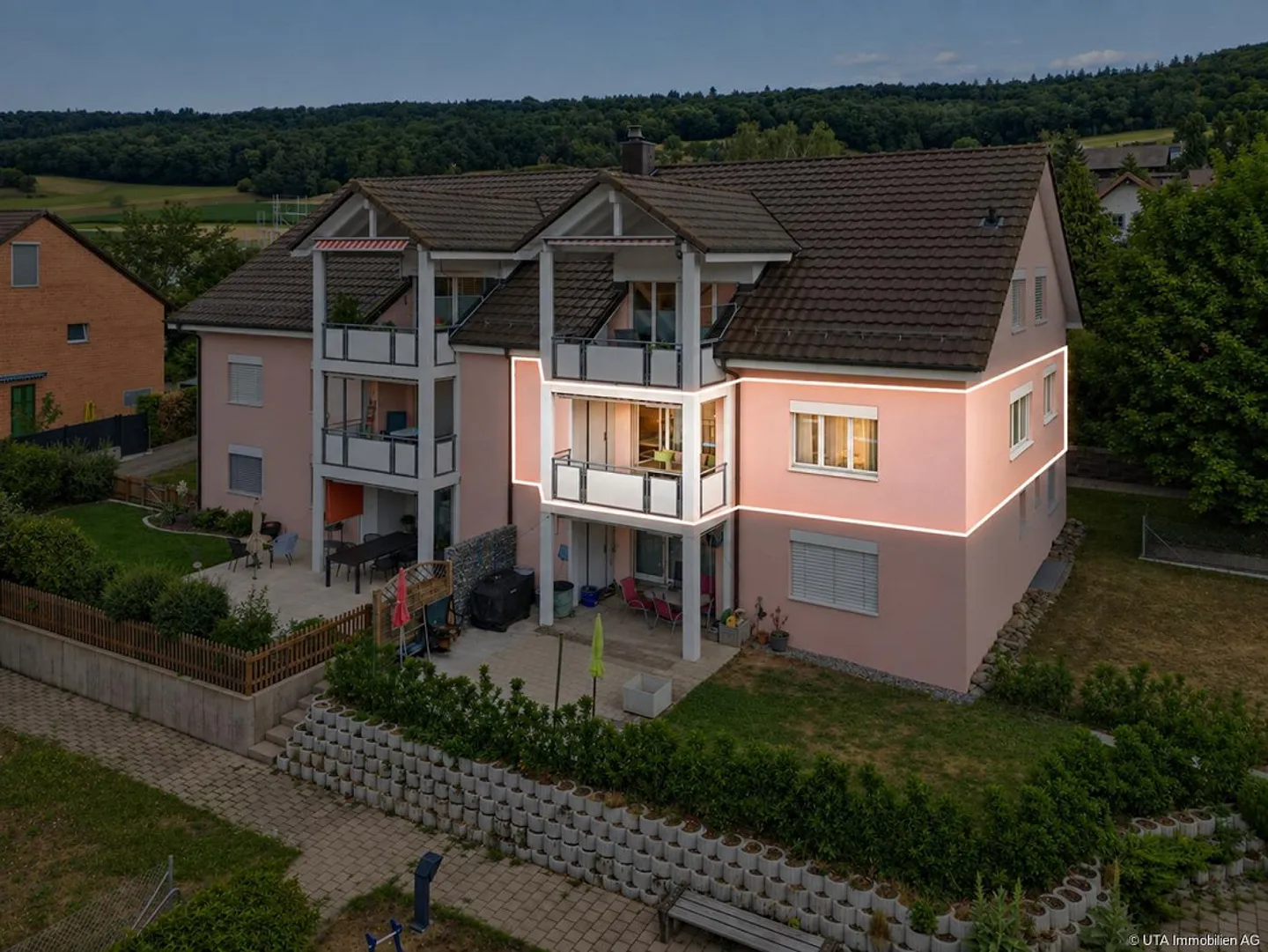 Appartement spacieux de 3,5 pièces dans une petite maison multifamiliale - Photo 1 sur 14