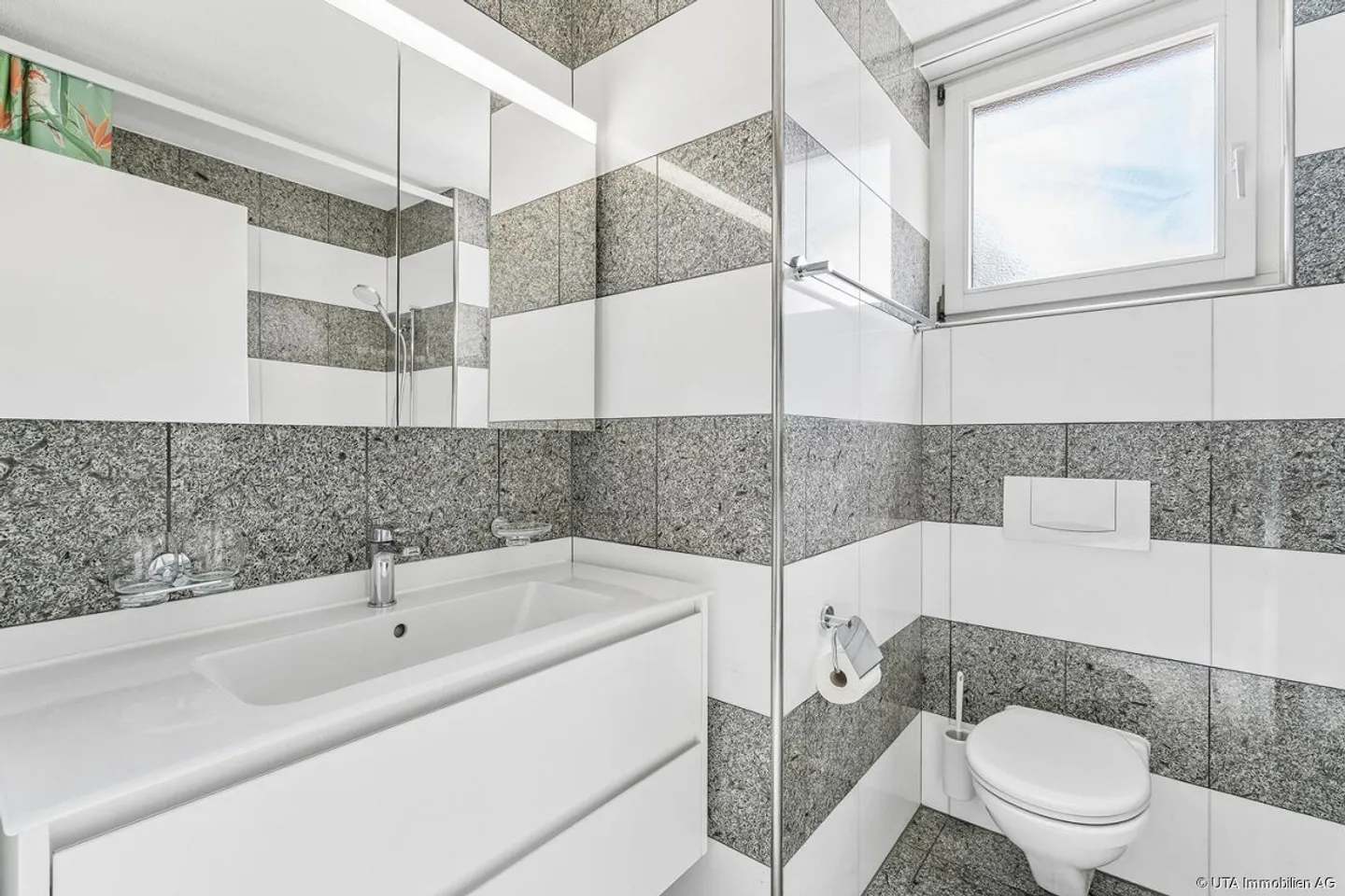 Appartement spacieux de 3,5 pièces dans une petite maison multifamiliale - Photo 8 sur 14