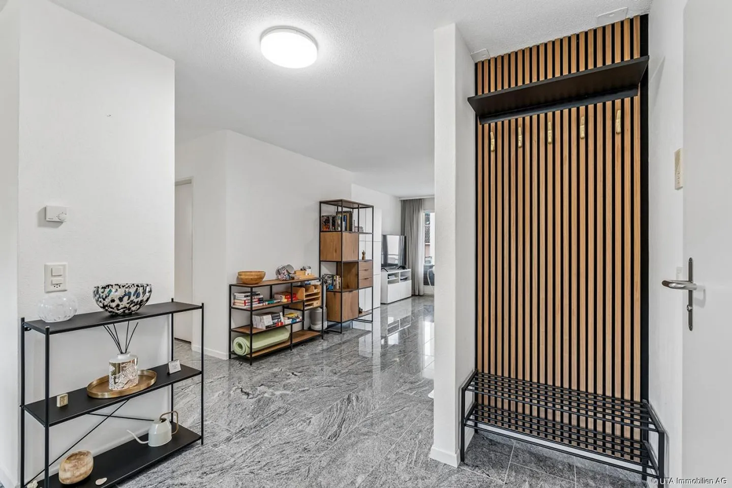 Appartement spacieux de 3,5 pièces dans une petite maison multifamiliale - Photo 3 sur 14
