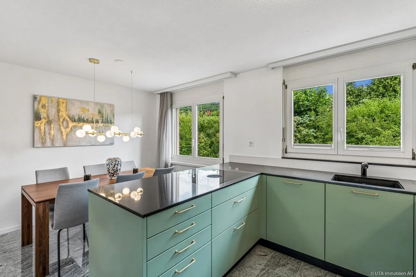 Appartement spacieux de 3,5 pièces dans une petite maison multifamiliale - Photo 4 sur 14