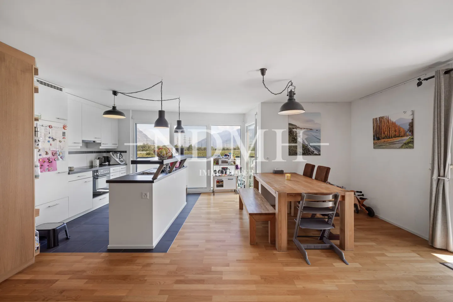 Spacious 4.5-room apartment in the heart of a sought-after neighborhood - Photo 6 of 17