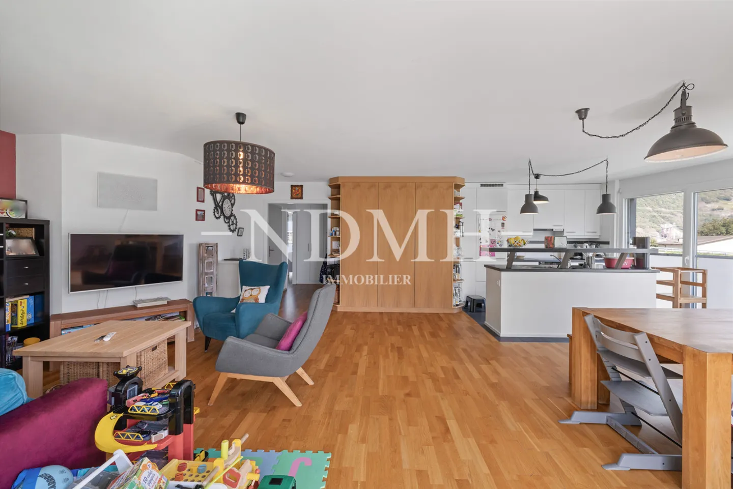 Spacious 4.5-room apartment in the heart of a sought-after neighborhood - Photo 8 of 17