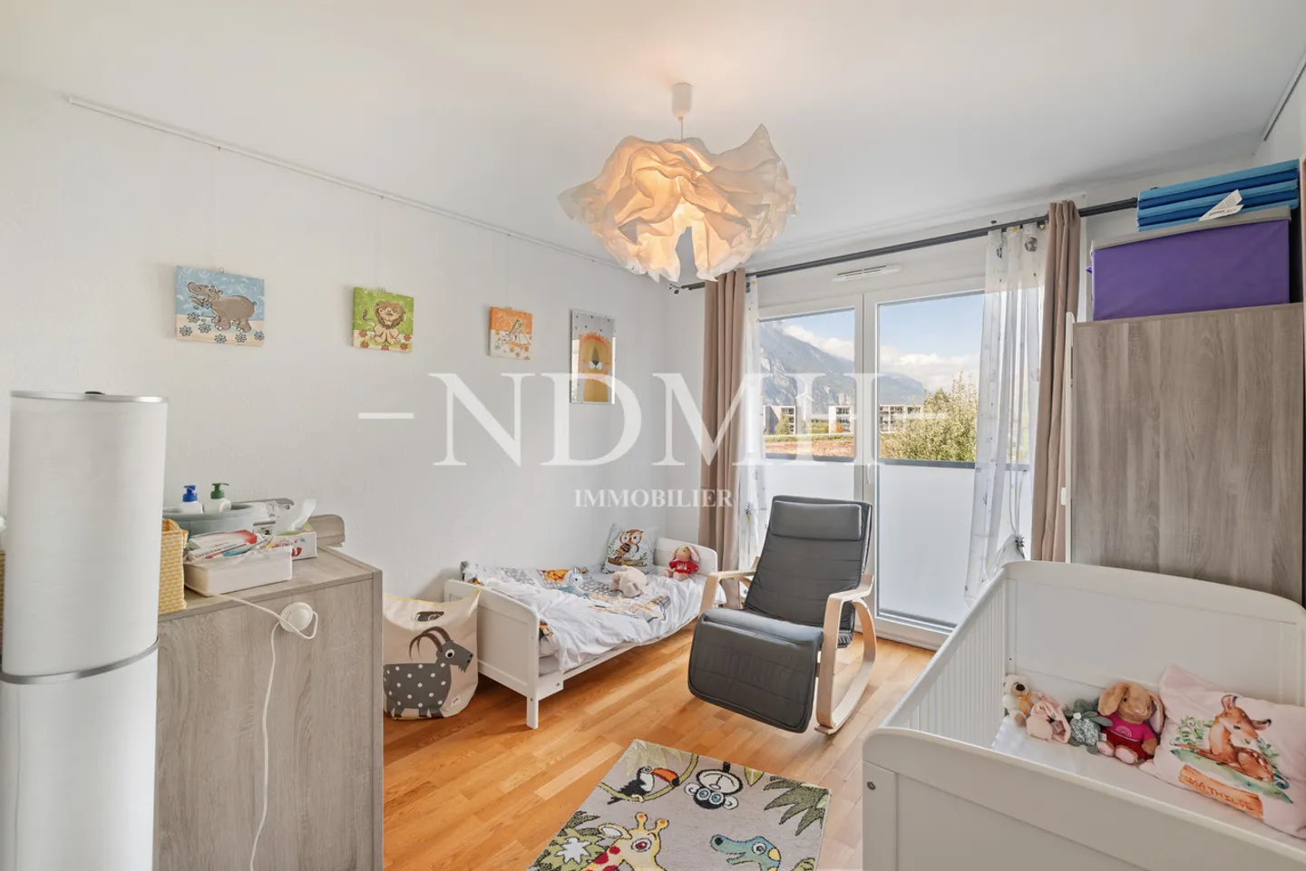 Spacious 4.5-room apartment in the heart of a sought-after neighborhood - Photo 9 of 17