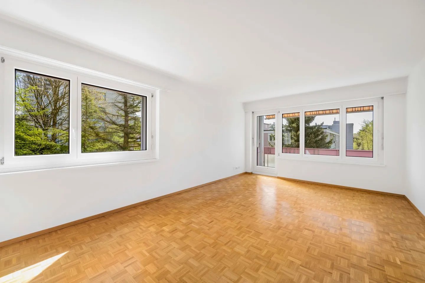 Luminoso appartamento di 3 stanze in un'area verde - Foto 3 di 10