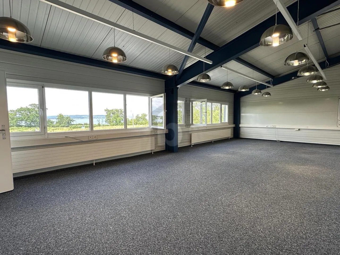 Office space for rent - Photo 1 of 6