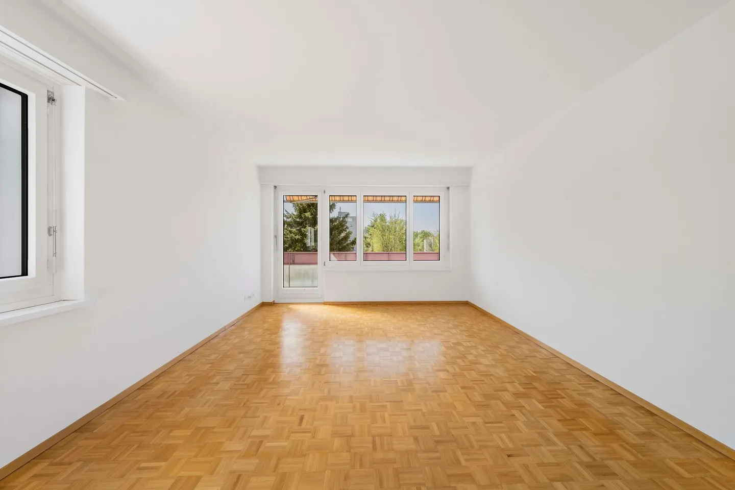 Luminoso appartamento di 3 stanze in un'area verde - Foto 4 di 10