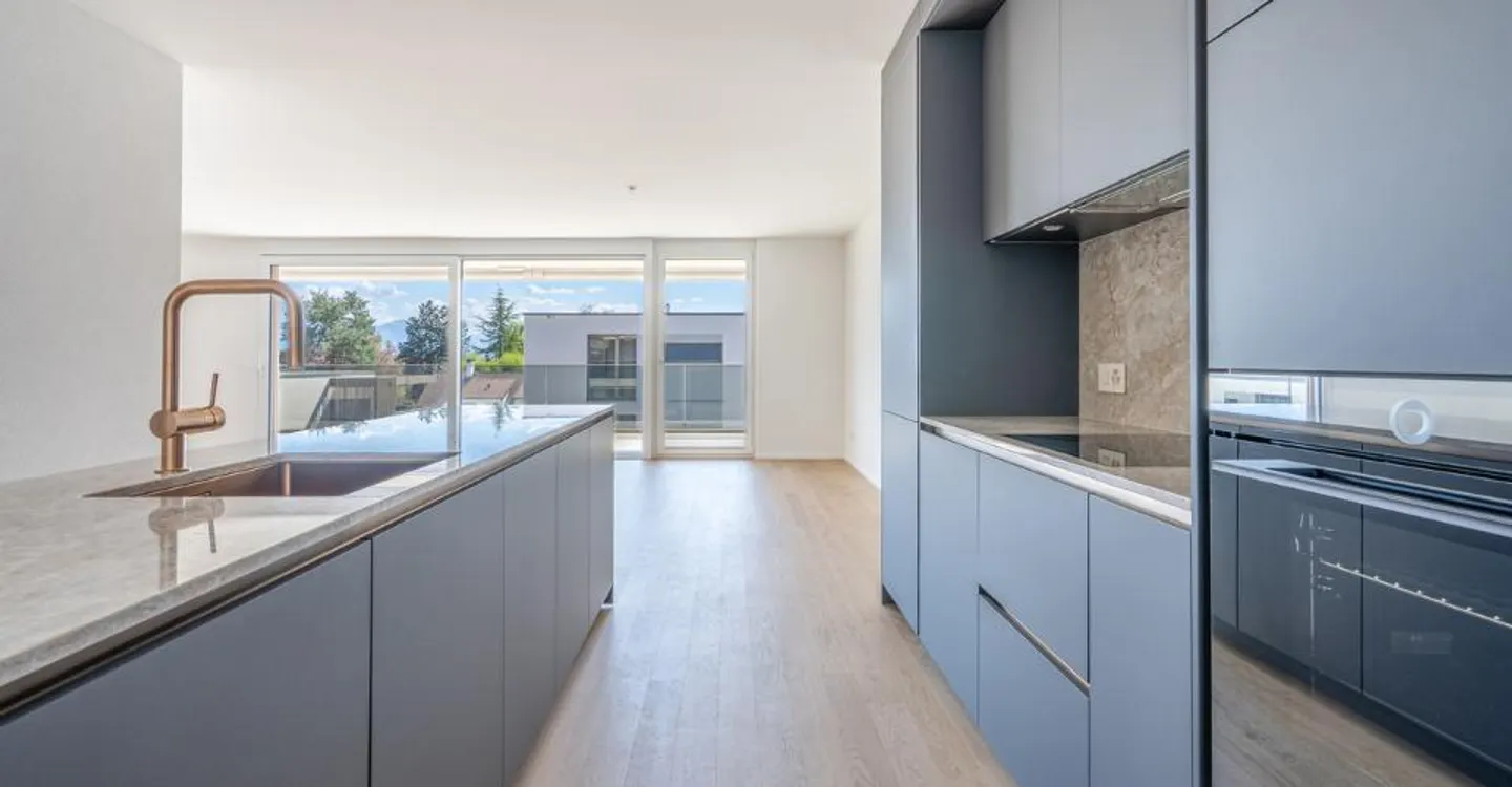 Stunning 4.5-room apartment with spacious balcony on the top floor - Photo 4 of 10