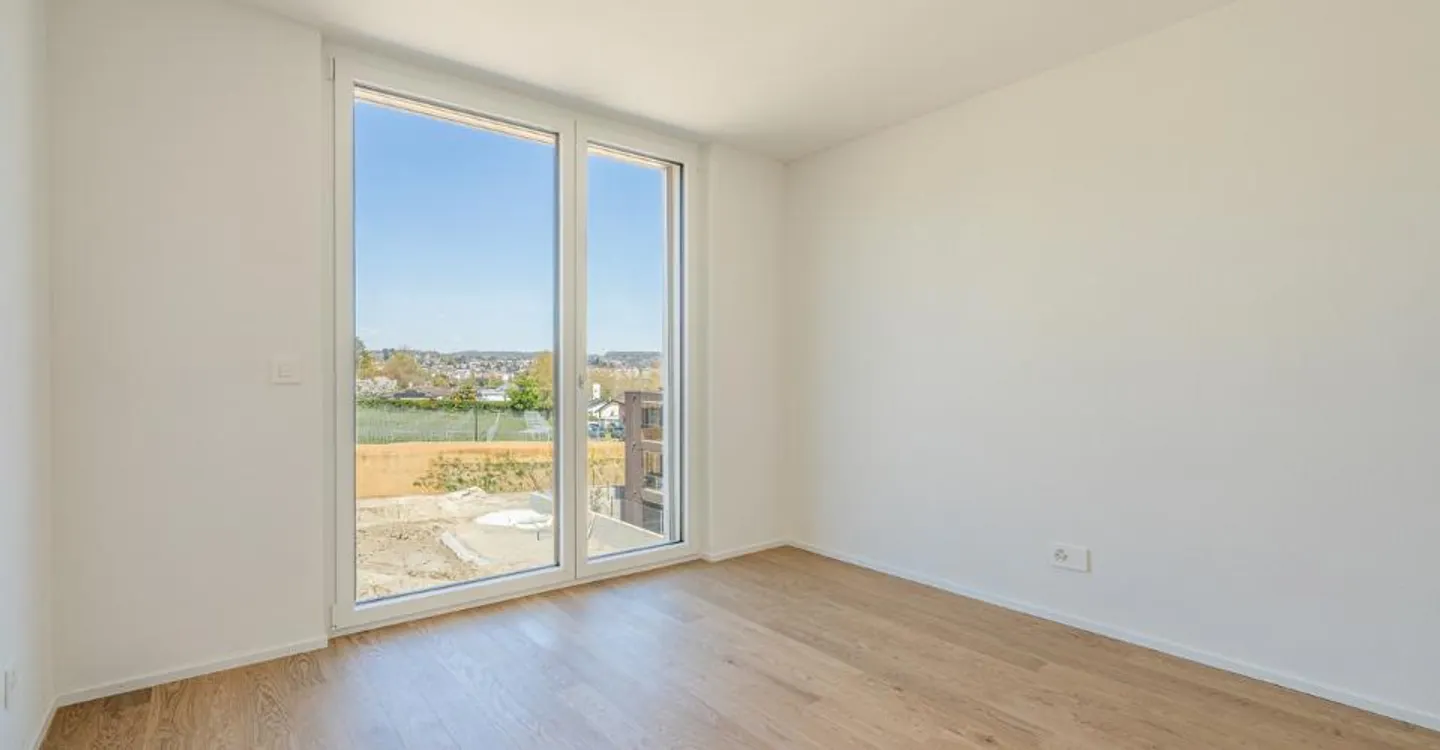 Stunning 4.5-room apartment with spacious balcony on the top floor - Photo 5 of 10