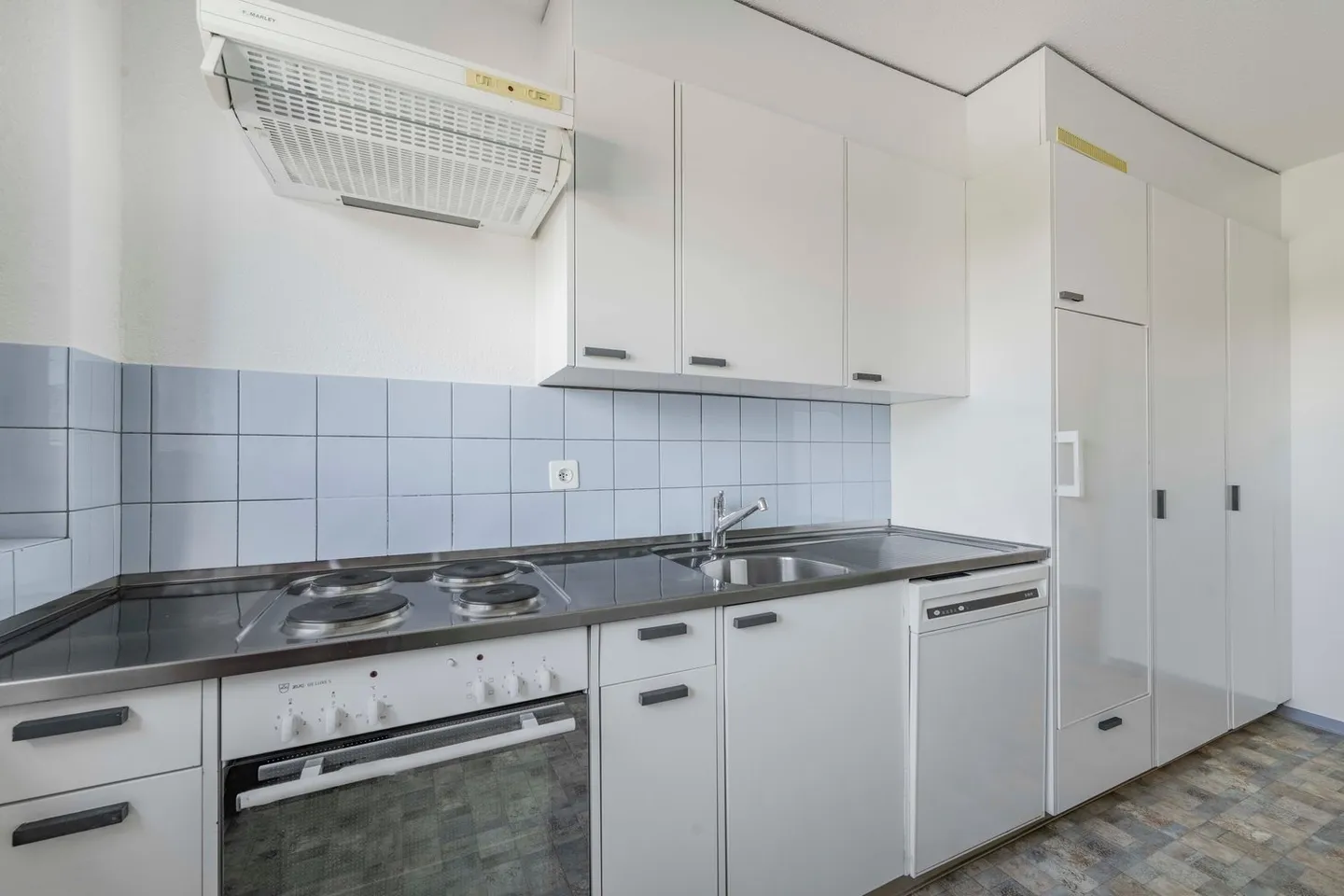 Luminoso appartamento di 3 stanze in un'area verde - Foto 6 di 10