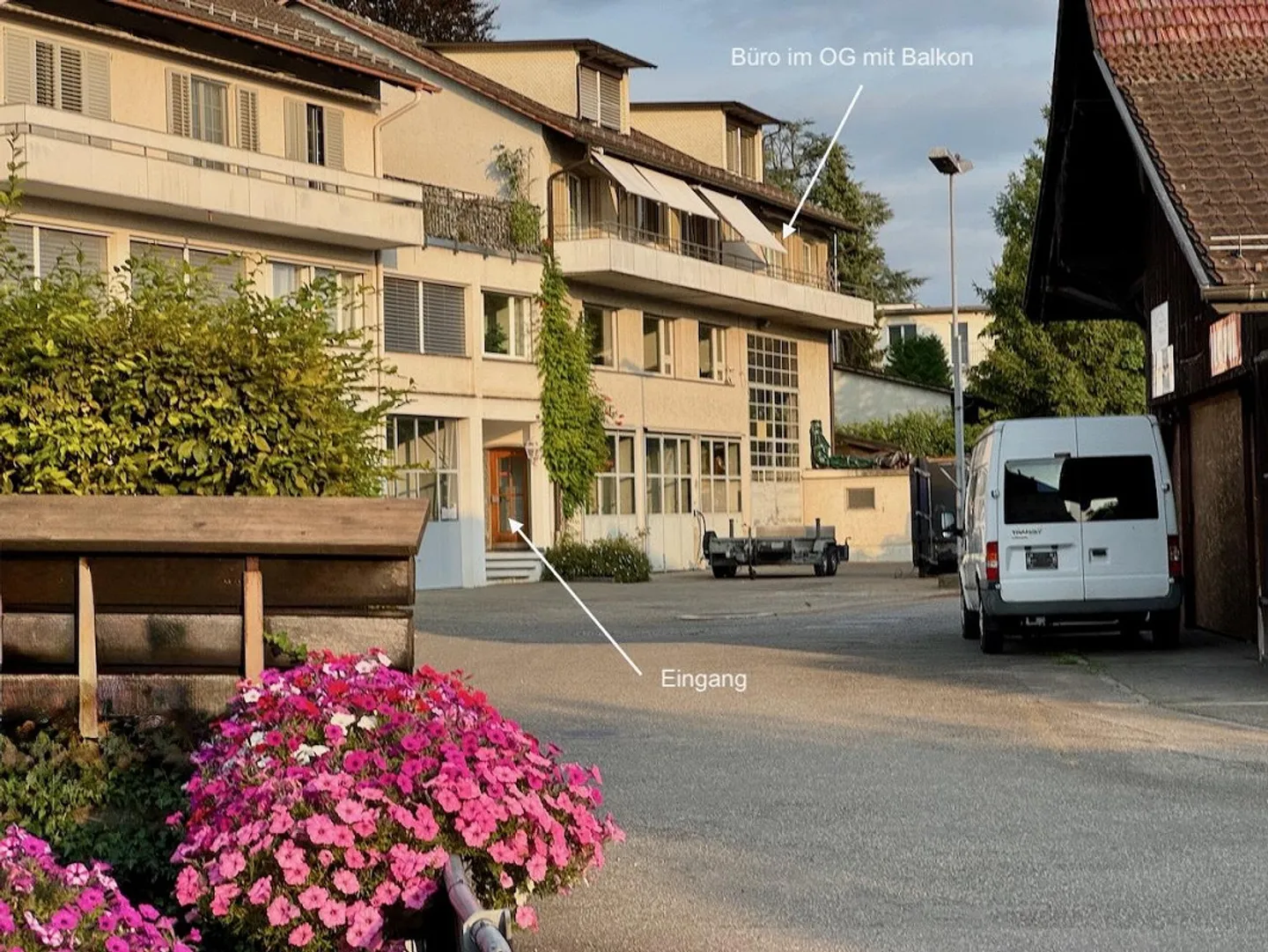 Attractive office for rent in the heart of Bassersdorf - Photo 2 of 13