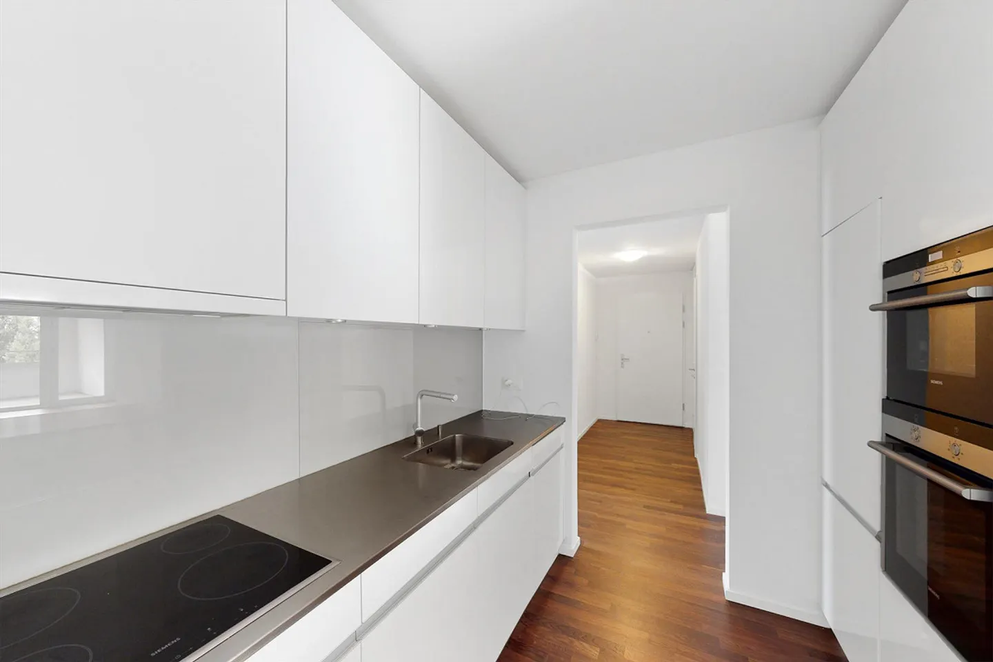 Dreamlike Apartment Near Train Station - Photo 6 of 13