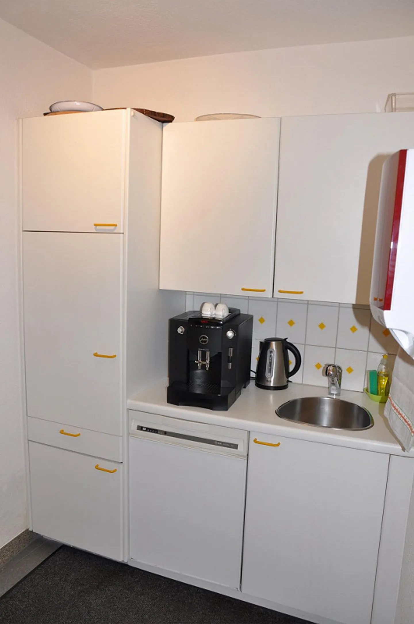 Attractive office for rent in the heart of Bassersdorf - Photo 13 of 13