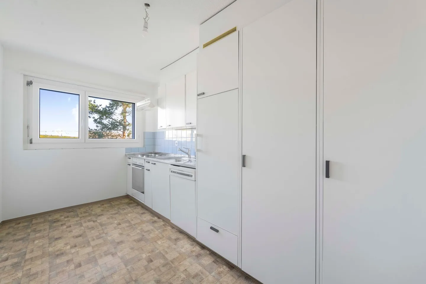 Luminoso appartamento di 3 stanze in un'area verde - Foto 7 di 10