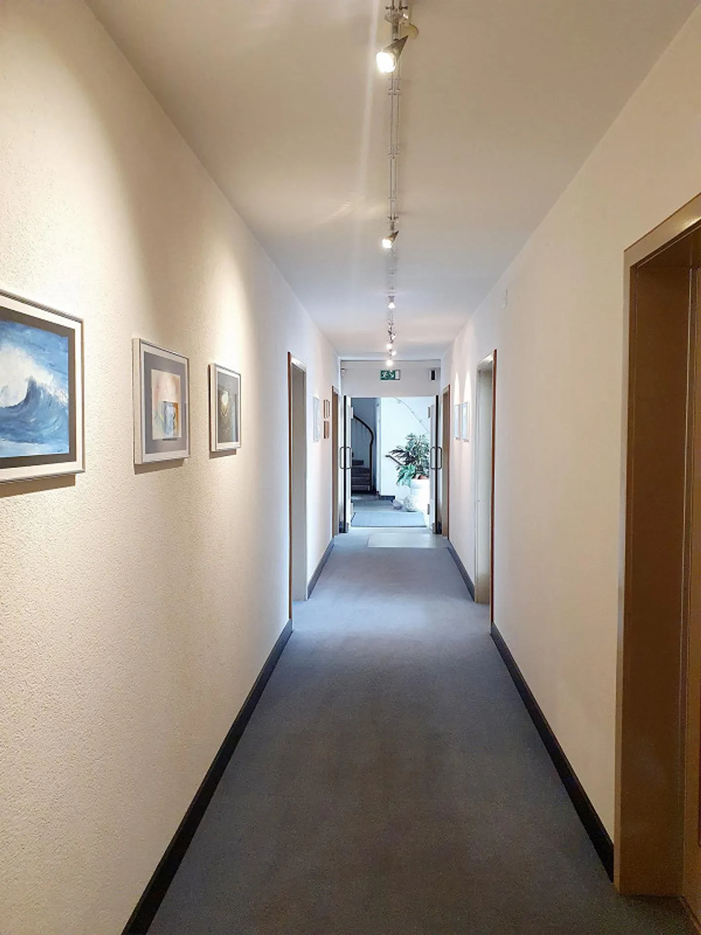 Attractive office for rent in the heart of Bassersdorf - Photo 5 of 13