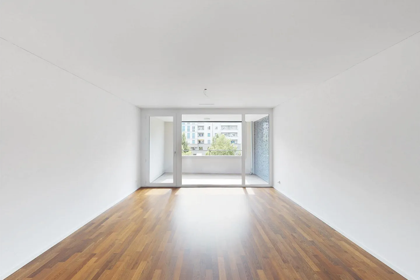 Dreamlike Apartment Near Train Station - Photo 3 of 13
