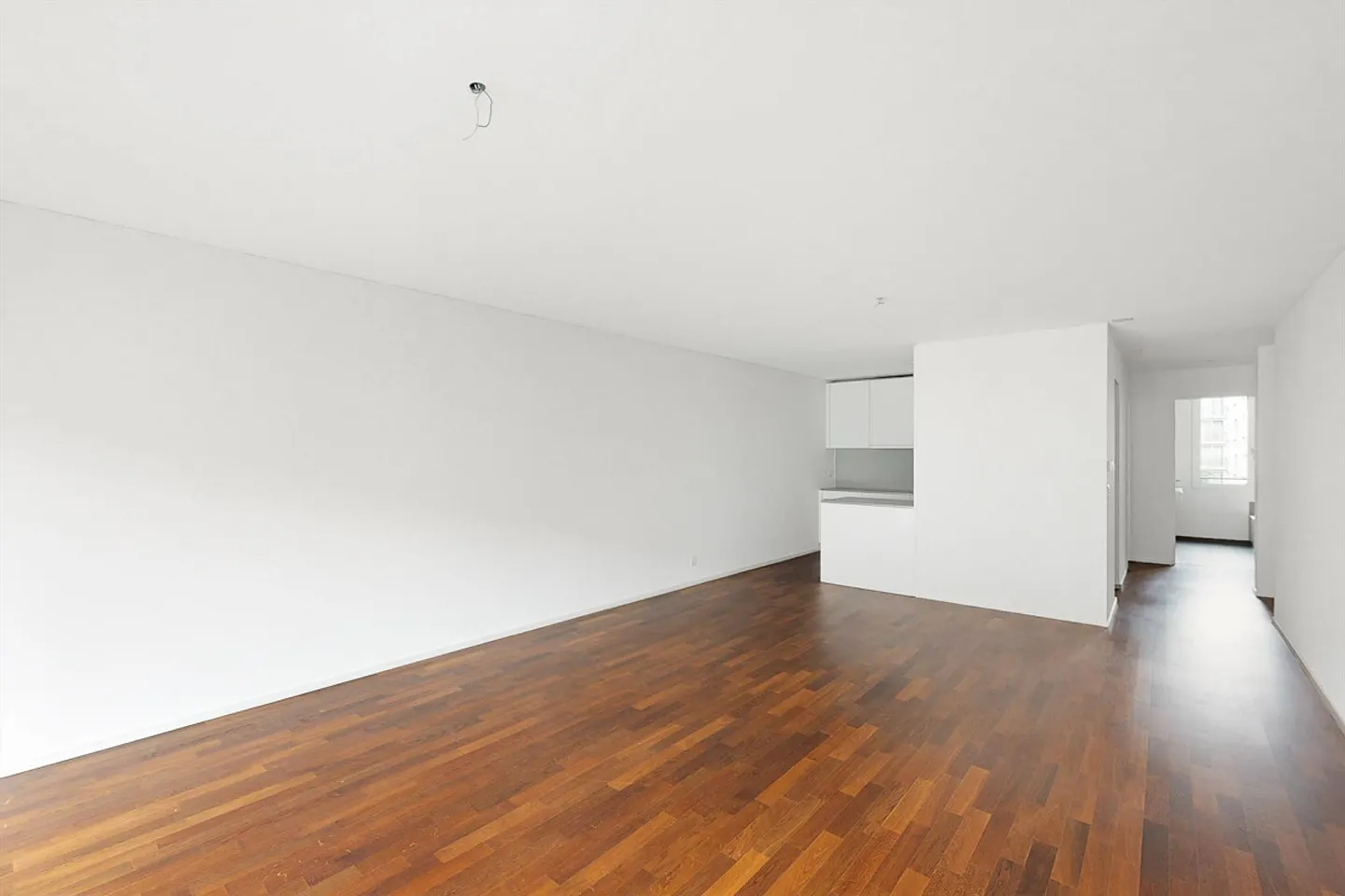 Dreamlike Apartment Near Train Station - Photo 4 of 13