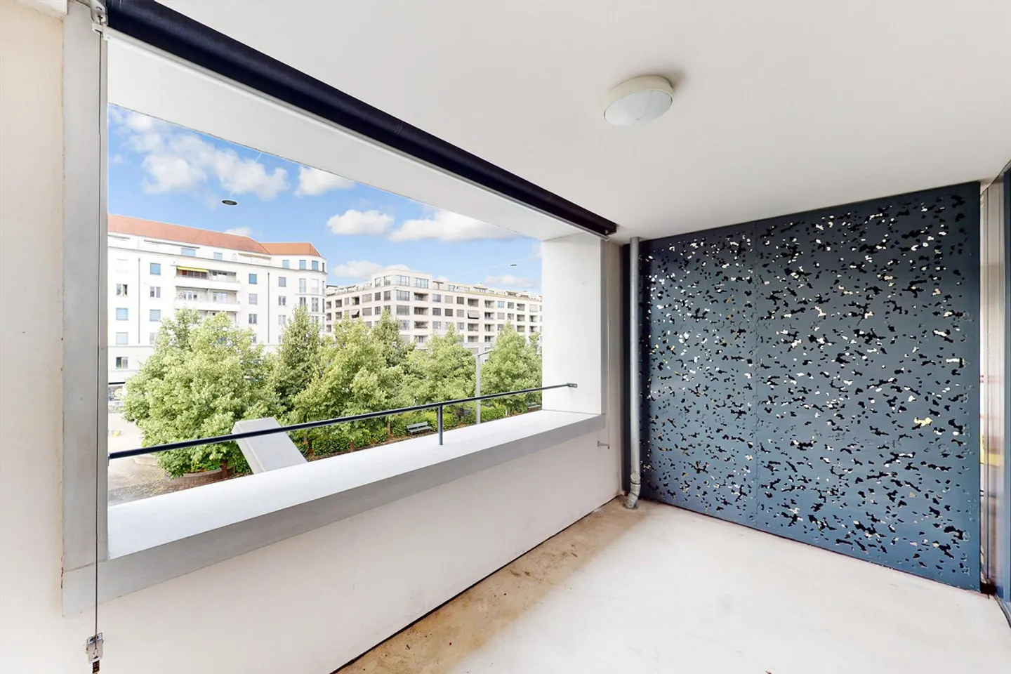Dreamlike Apartment Near Train Station - Photo 12 of 13