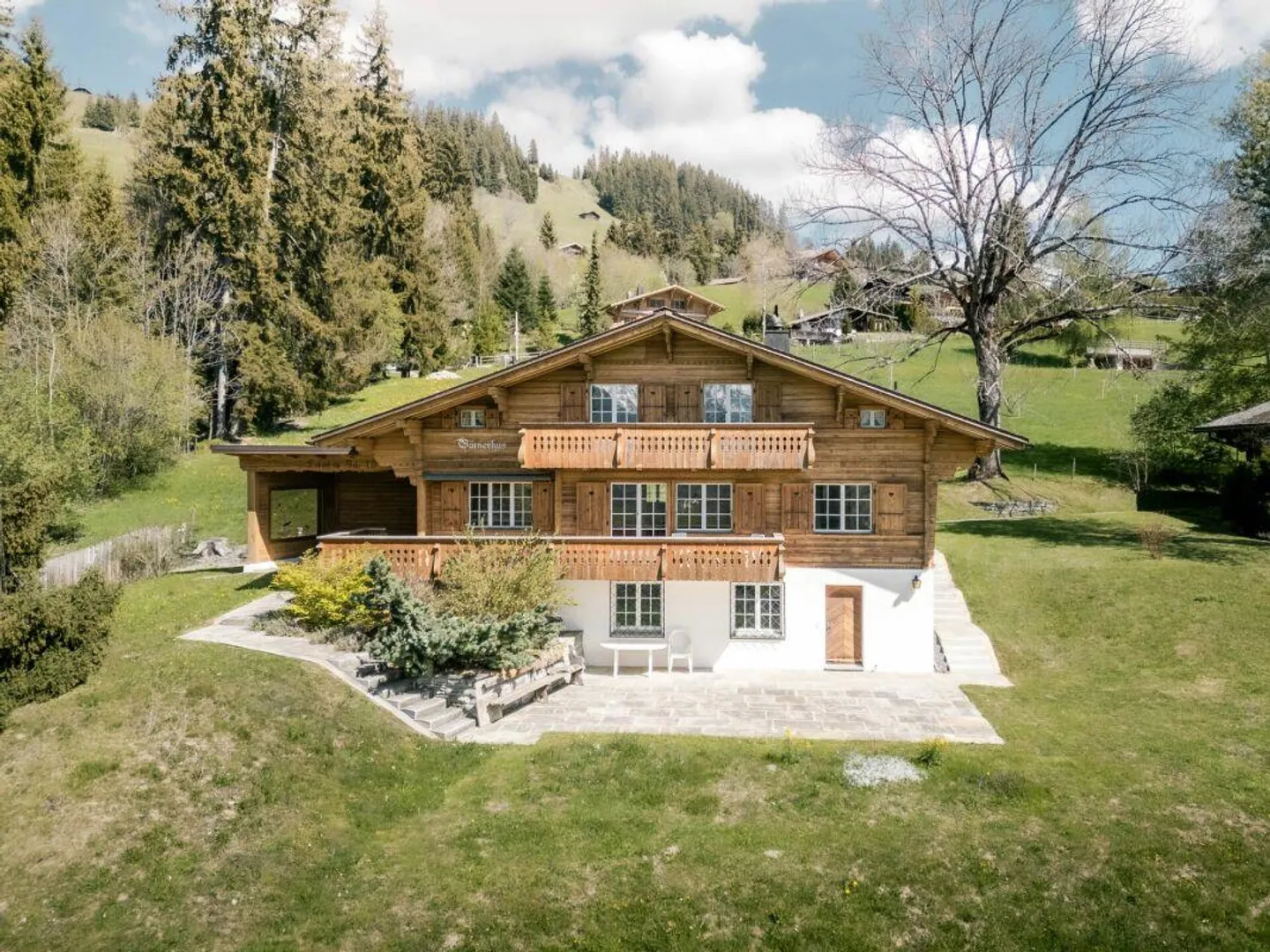 Chalet exclusif avec appartement séparé dans un emplacement ensoleillé à Schönried - Photo 1 sur 26