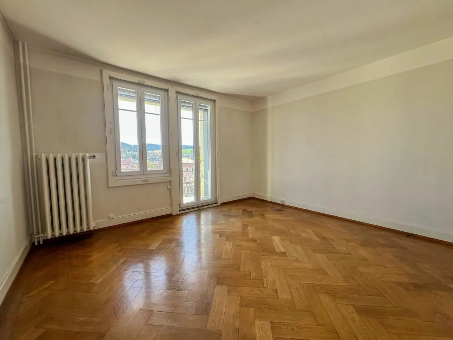 Appartamento di 4 stanze da ristrutturare con garage e giardino comune - Foto 4 di 13