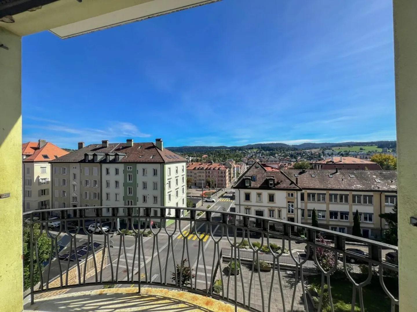 Appartamento di 4 stanze da ristrutturare con garage e giardino comune - Foto 7 di 13