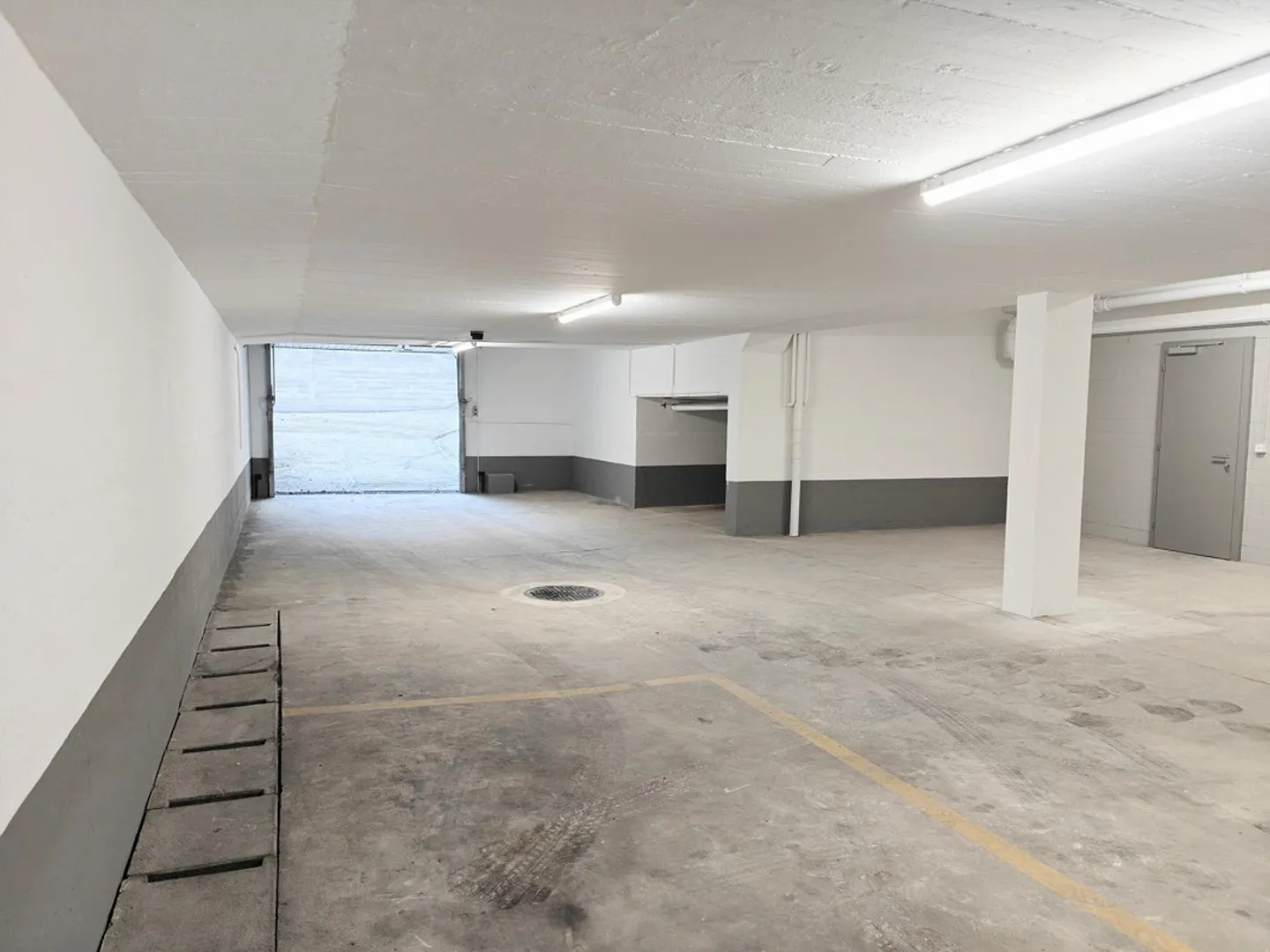 Spazio di stoccaggio e parcheggio versatile a Zurigo Seefeld - Foto 3 di 7