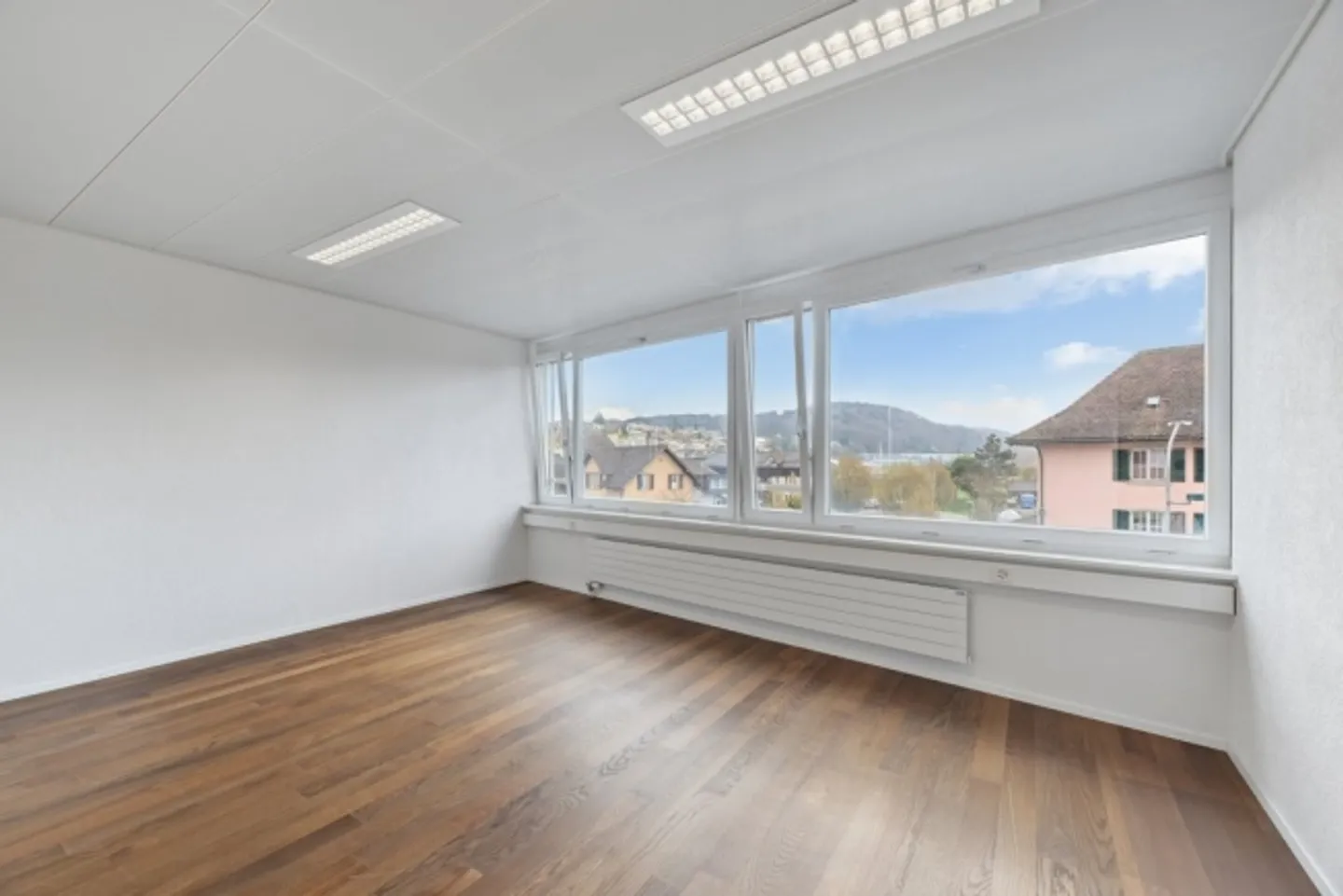 Office space for rent - Photo 3 of 3