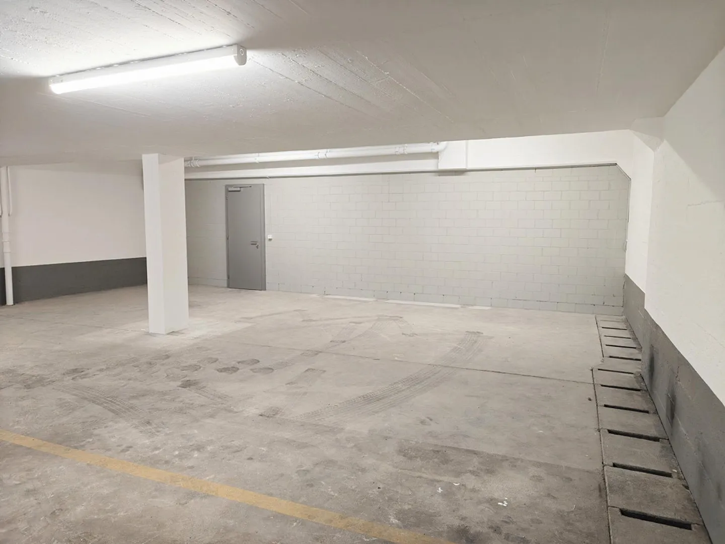 Spazio di stoccaggio e parcheggio versatile a Zurigo Seefeld - Foto 2 di 7