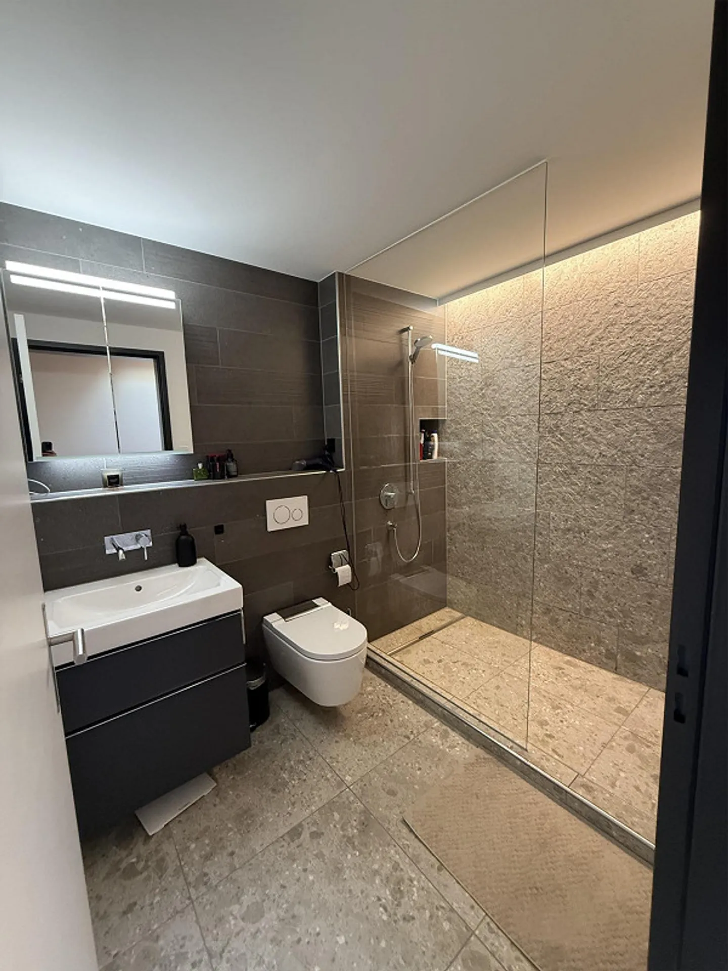 Modernes Apartment mit Bergsicht - Foto 12 von 15