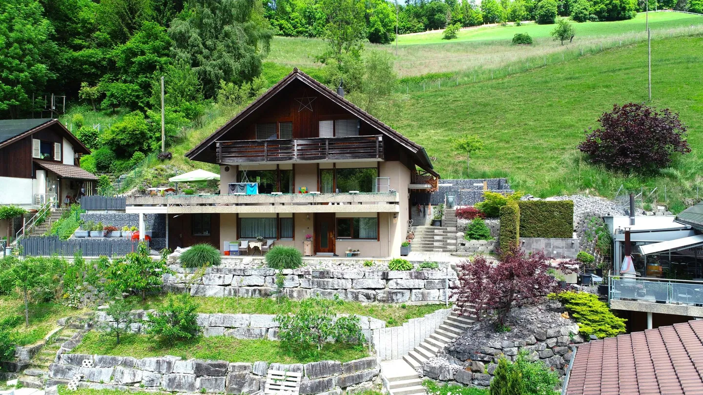 Casa unifamiliare con appartamento separato a Steffisburg - Comfort abitativo con valore aggiunto - Foto 1 di 8