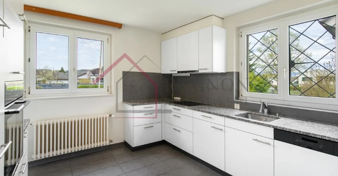 FAMILY VILLA WITH GARDEN AND QUIET ENVIRONMENT - Photo 1 of 13