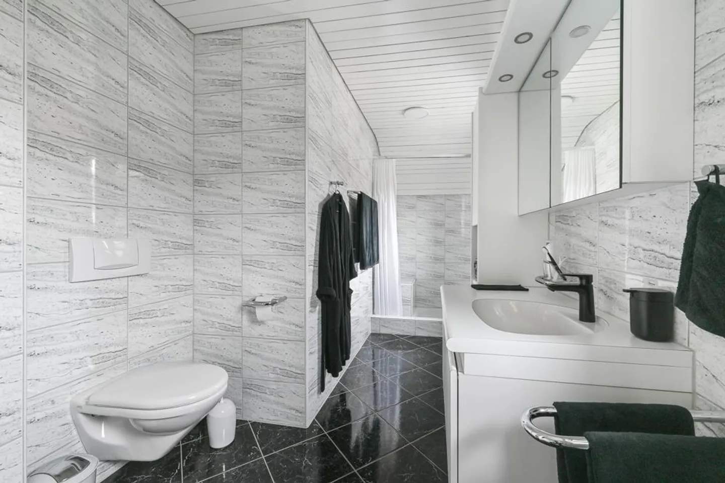 Residential happiness in a preferred location with garden idyll - Photo 5 of 7