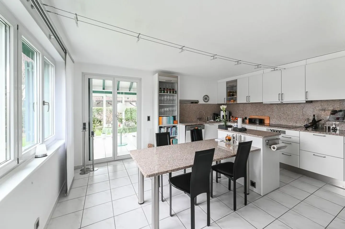 Residential happiness in a preferred location with garden idyll - Photo 3 of 7