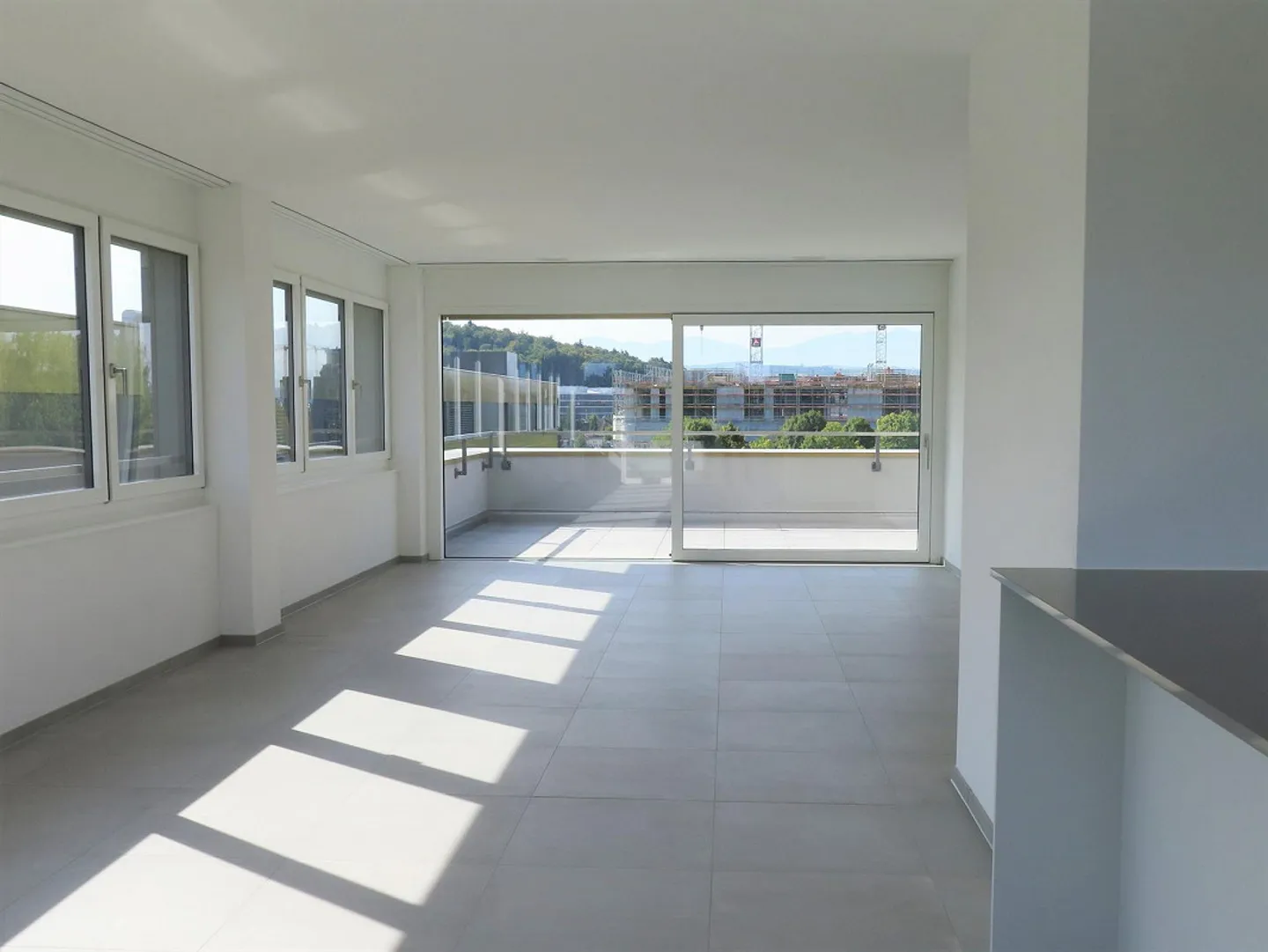 Geräumige Wohnung mit Aussicht - Foto 2 von 8