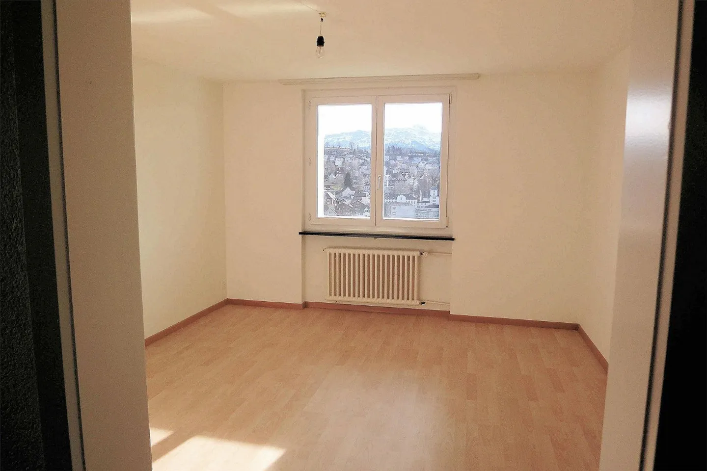 Appartement 4 pièces ensoleillé, emplacement rare, vue panoramique sur le Säntis 2.W-2026 - Photo 11 sur 16