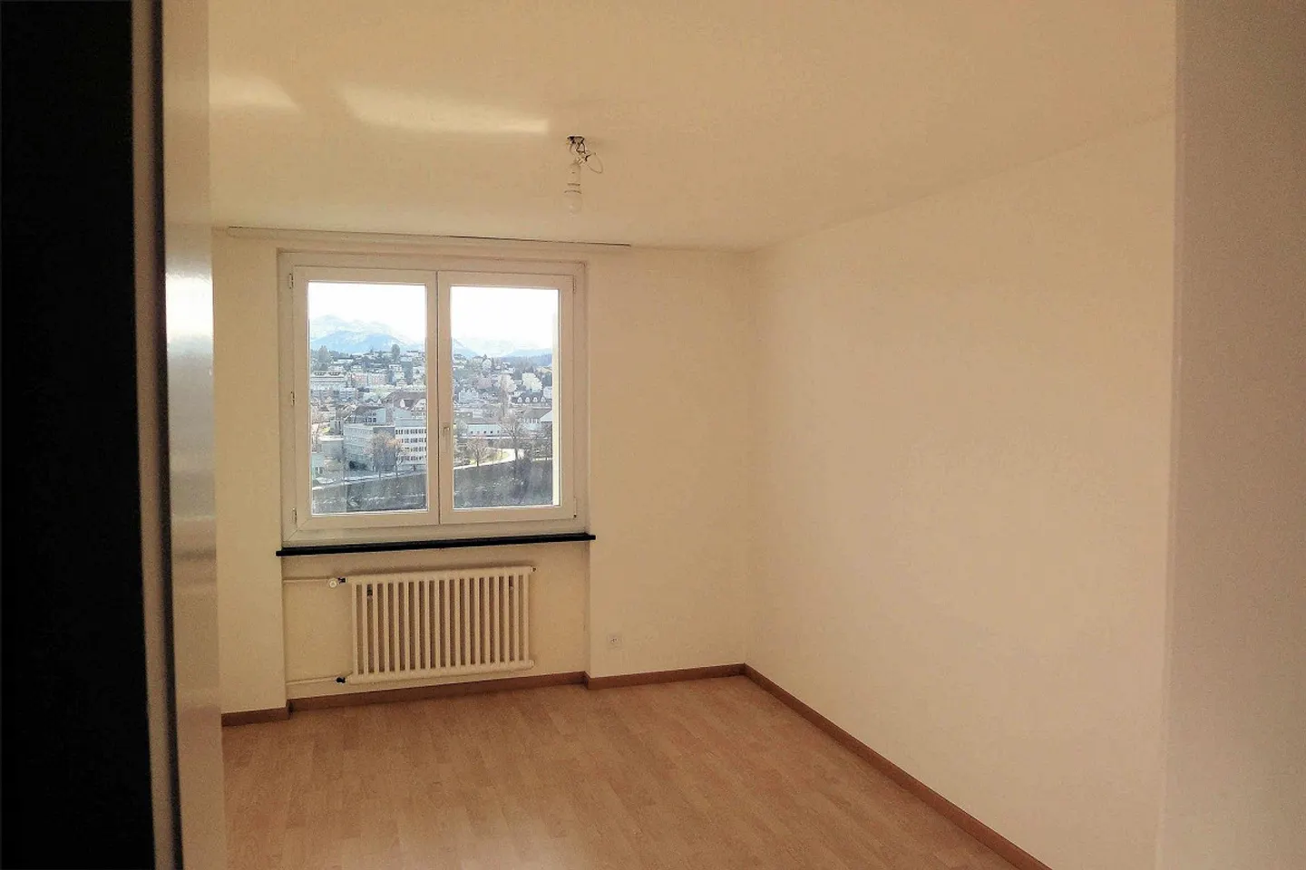 Appartement 4 pièces ensoleillé, emplacement rare, vue panoramique sur le Säntis 2.W-2026 - Photo 13 sur 16