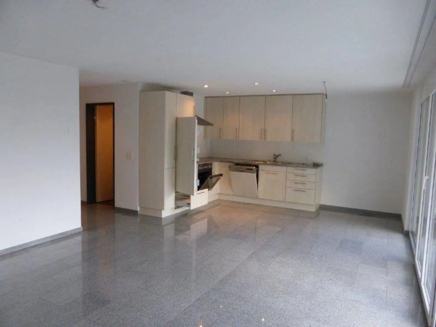 Beautiful 5.5 room apartment in a quiet location - Photo 2 of 11