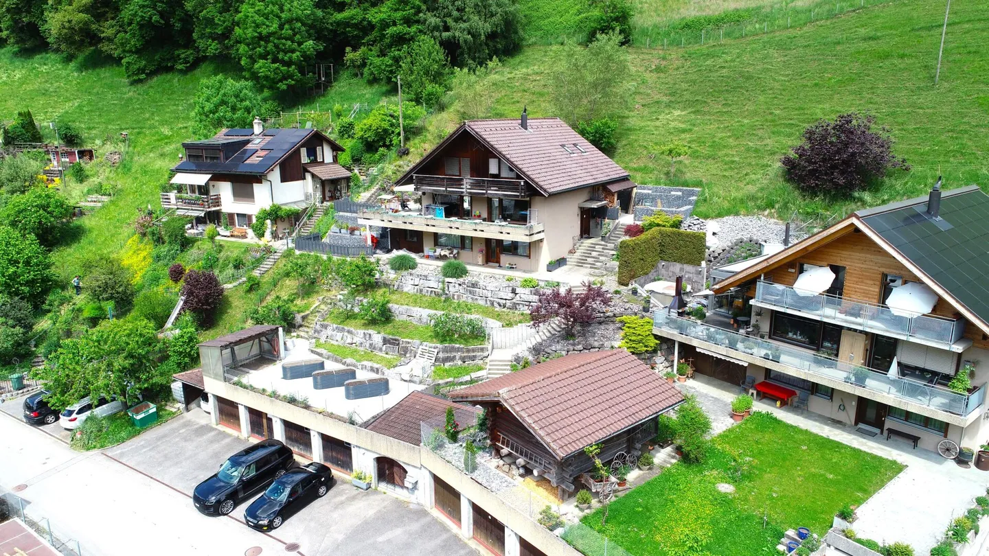 Casa unifamiliare con appartamento separato a Steffisburg - Comfort abitativo con valore aggiunto - Foto 2 di 8