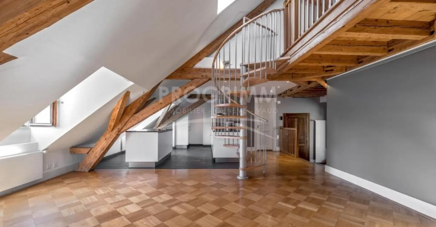 Old Town - Superb 4 Rooms with Studio - Top Floor - Elevator - Photo 5 of 8
