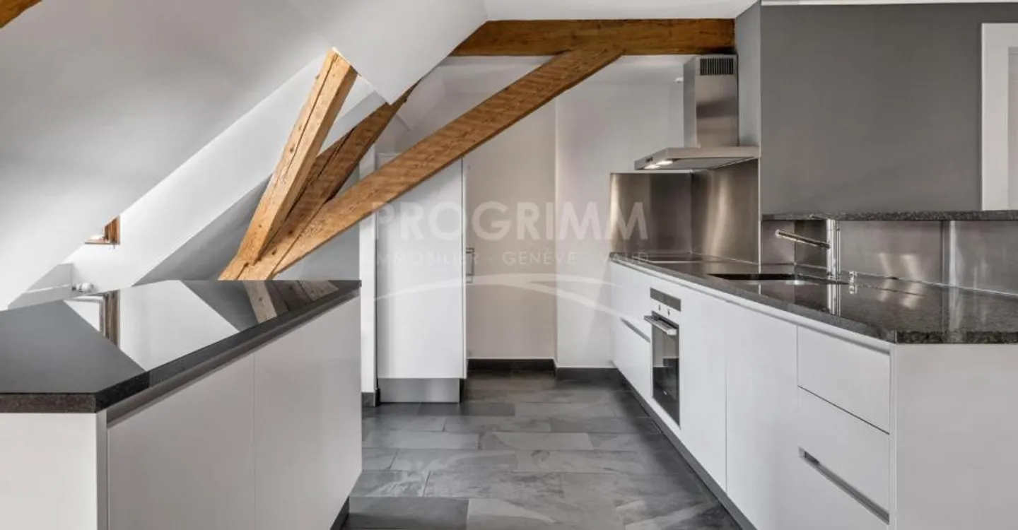 Old Town - Superb 4 Rooms with Studio - Top Floor - Elevator - Photo 1 of 8