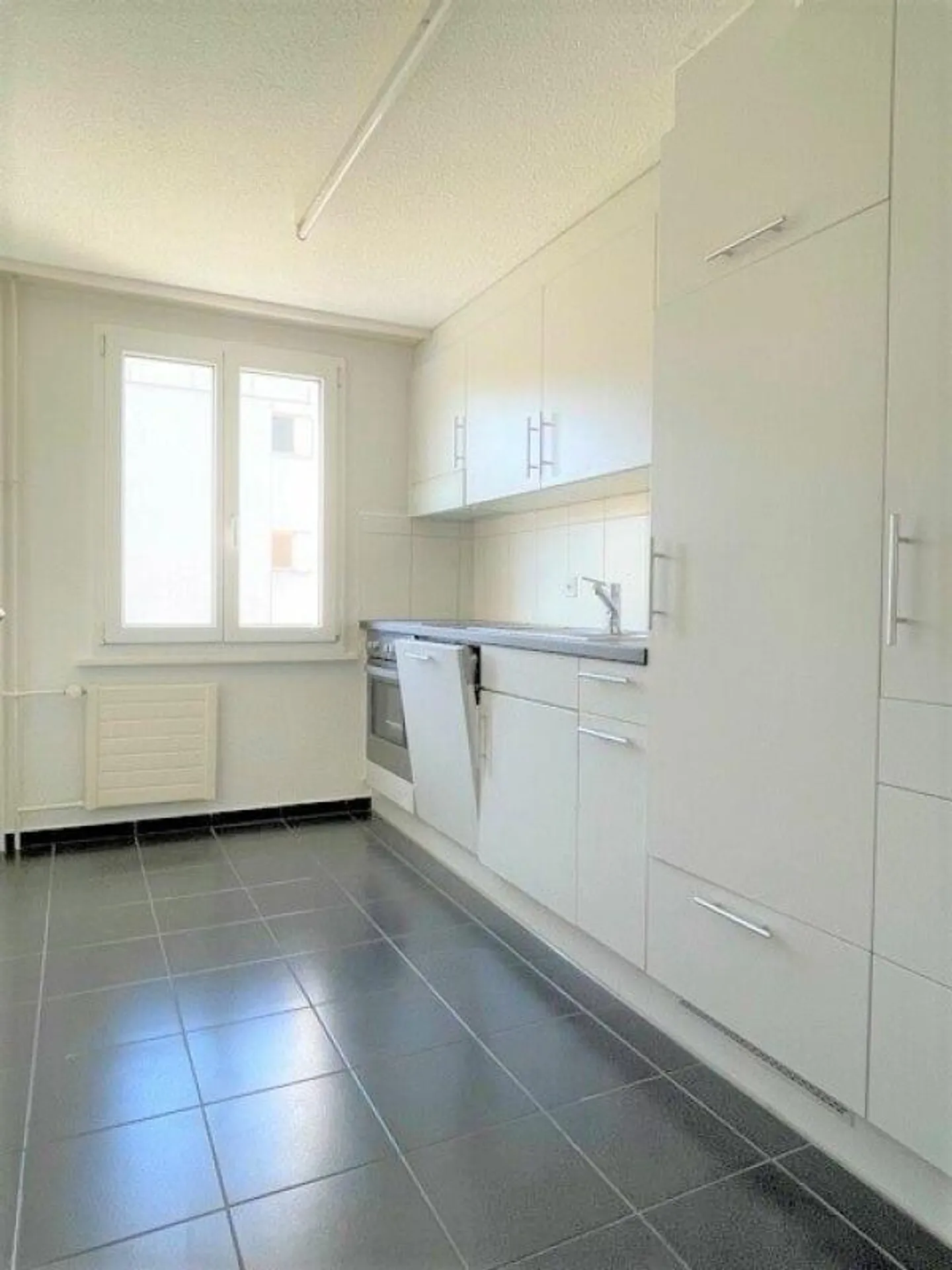 grosszügige 4 1/2 Zimmer-Wohnung in familienfreundlichem Wohnquartier - Foto 3 von 9
