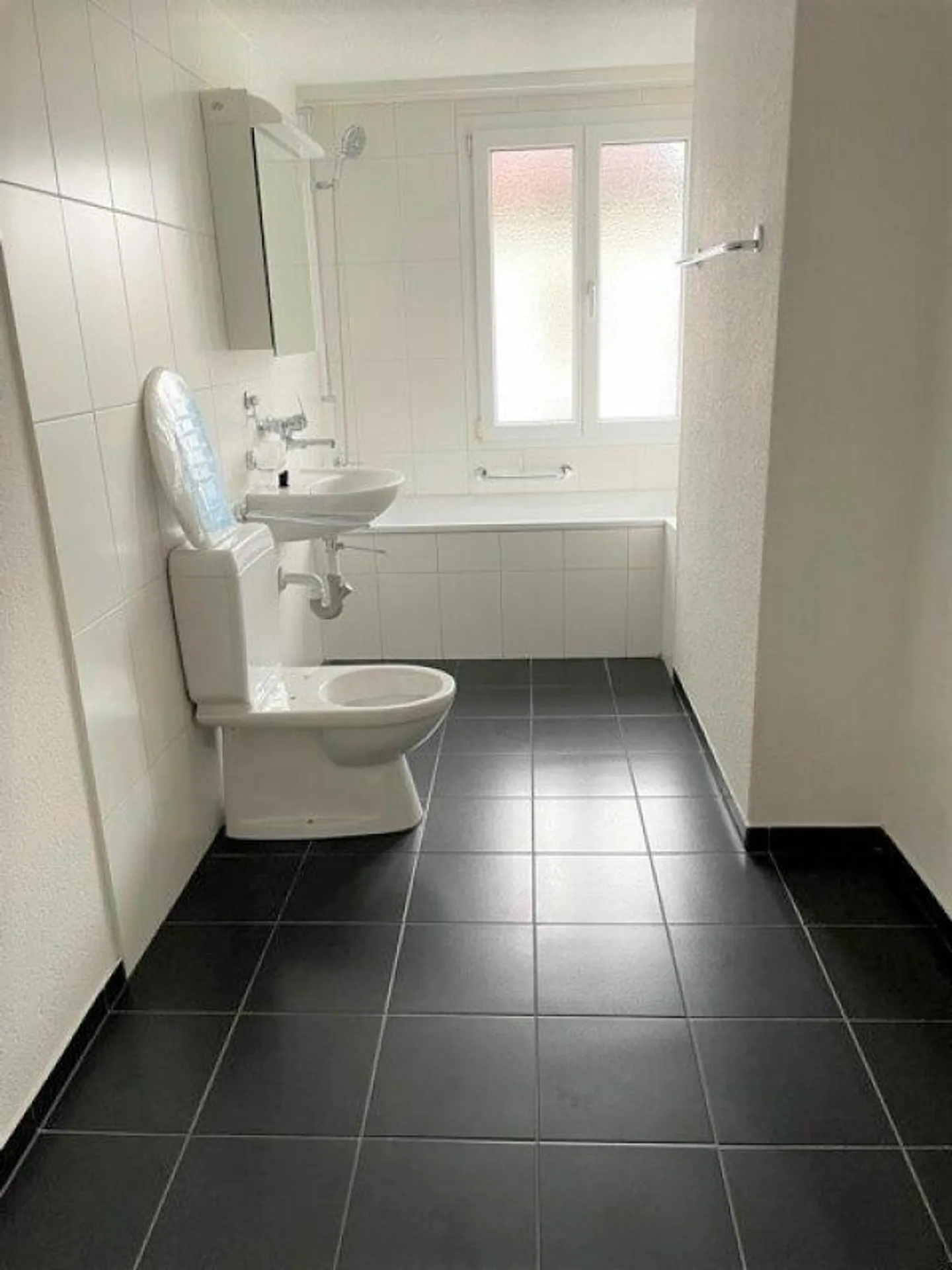 grosszügige 4 1/2 Zimmer-Wohnung in familienfreundlichem Wohnquartier - Foto 7 von 9