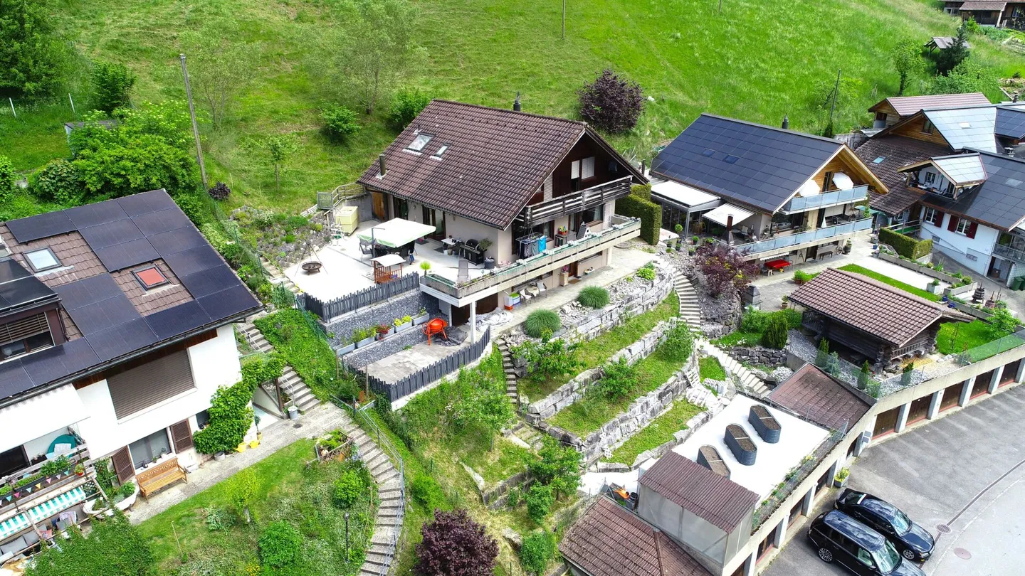 Casa unifamiliare con appartamento separato a Steffisburg - Comfort abitativo con valore aggiunto - Foto 4 di 8