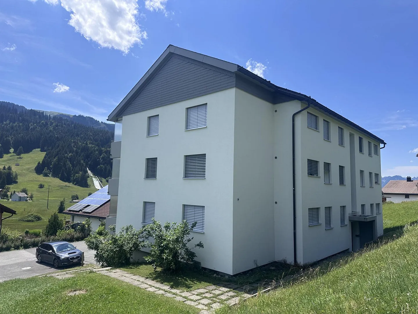 Tranquillo appartamento di 2.5 locali in una splendida posizione panoramica - Foto 2 di 9