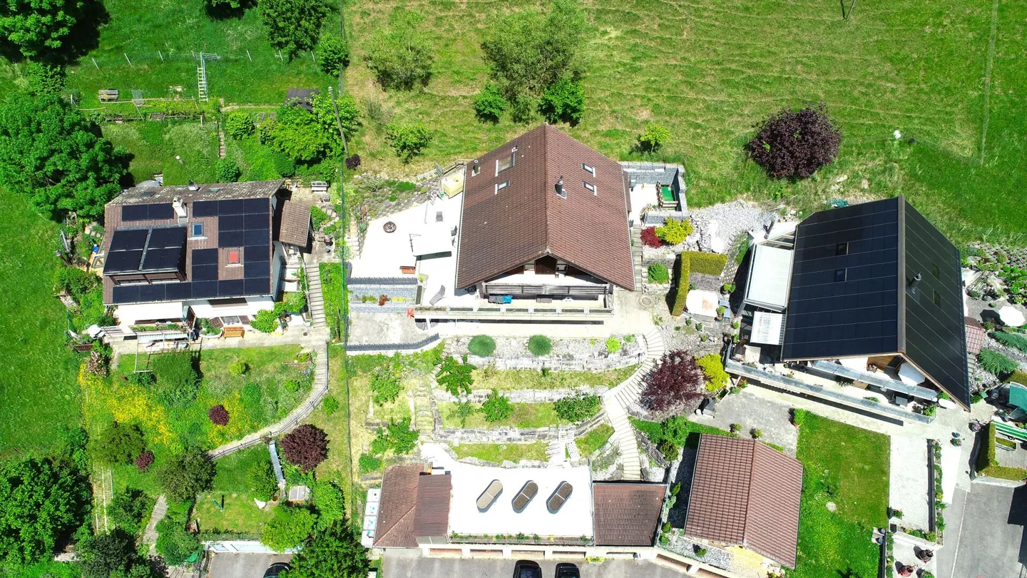 Casa unifamiliare con appartamento separato a Steffisburg - Comfort abitativo con valore aggiunto - Foto 3 di 8