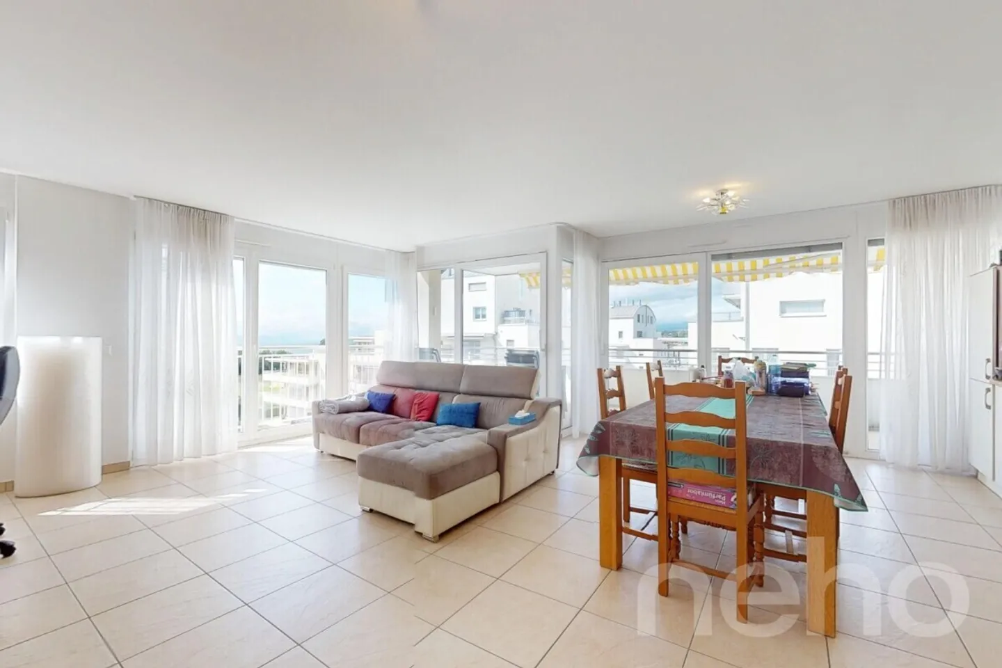 Bright apartment with large balcony and lake view at the gates of Morges - Photo 2 of 13