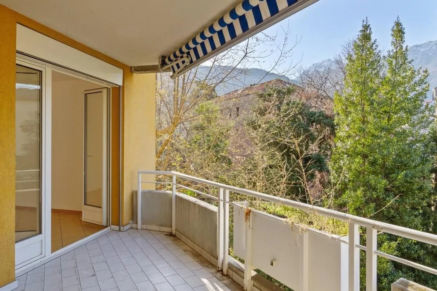 4.5 Room Apartment, 2 Steps from the City Center - Photo 2 of 7