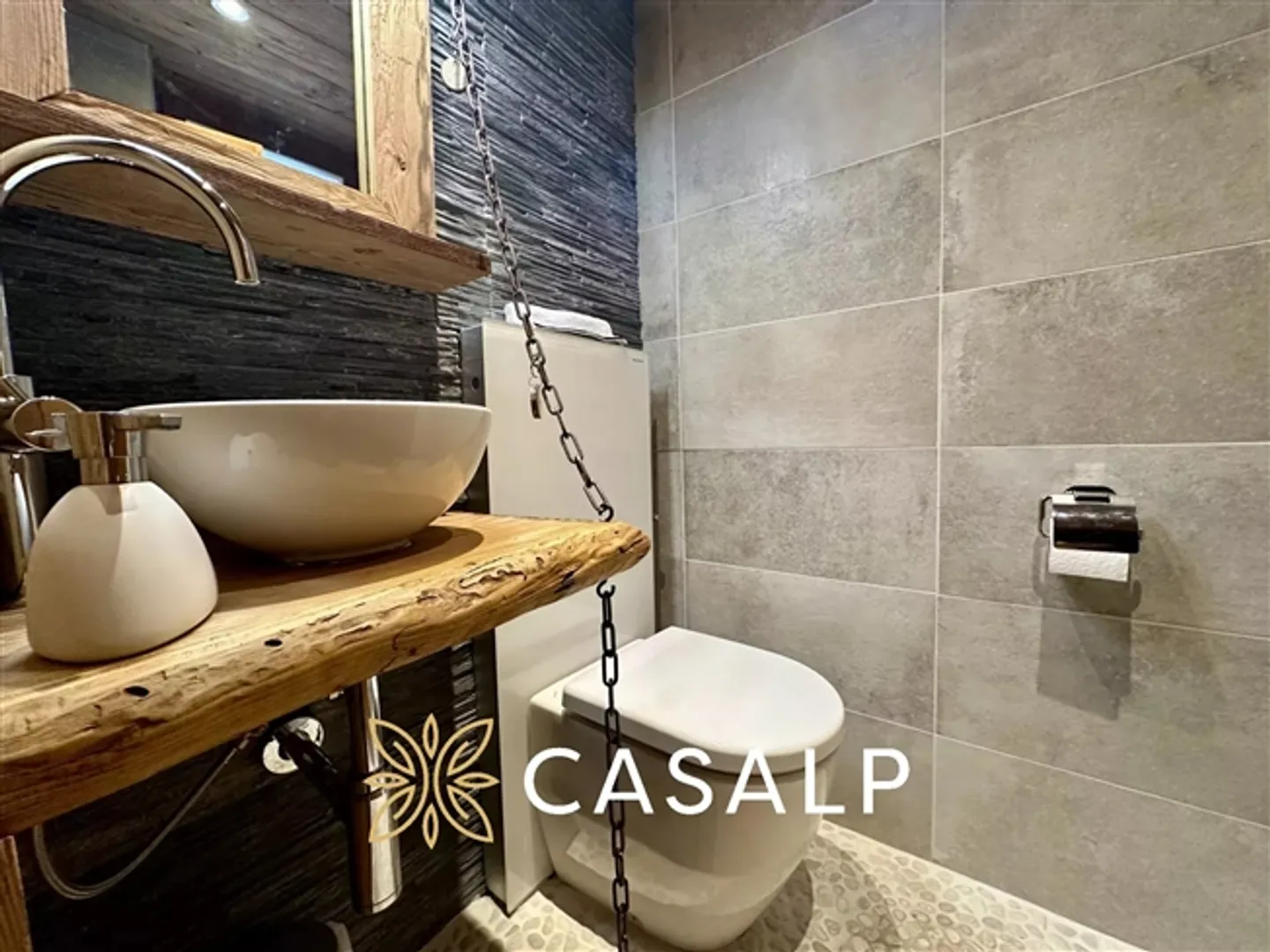 Charming renovated chalet in Nendaz - Photo 14 of 20