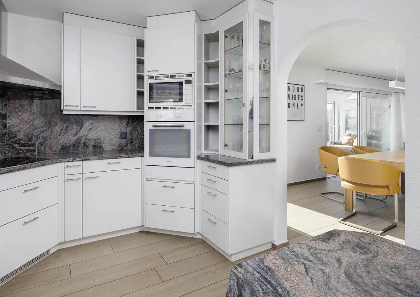 Detached Family Dream with Apartment in Prime Location - Photo 4 of 8